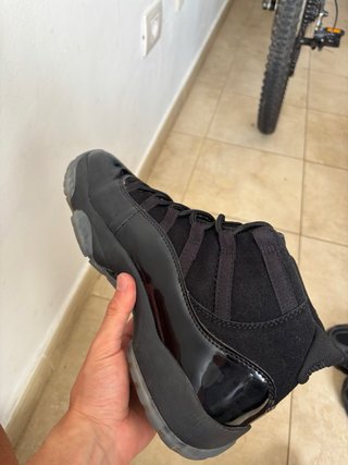 Jordan 11 Negro