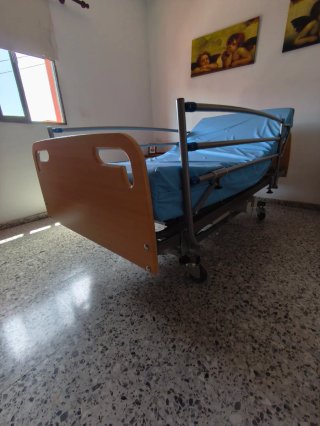 Cama geriátrica metal y madera