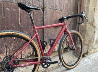 Bicicleta Gravel Megamo Roja