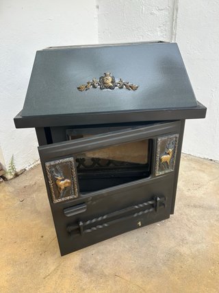 Chimenea de leña negra y gris