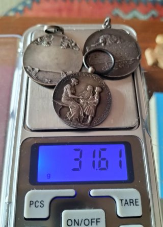Lote 3 medallas de plata.
