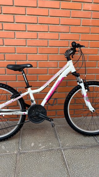 Bicicleta Montaña Conor WRC Blanca y Rosa