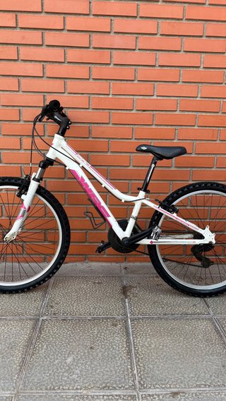 Bicicleta Montaña Conor WRC Blanca y Rosa
