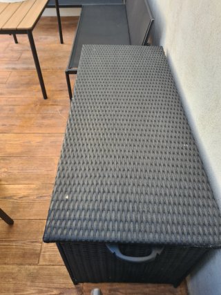 Conjunto sofá ,  mesa jardín y baúl