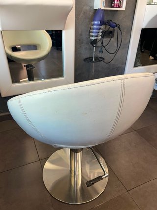 4 Sillónes de peluquería blanco