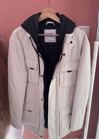 Chaqueta Zara Beige con Capucha Negra