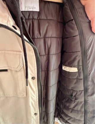 Chaqueta Zara Beige con Capucha Negra