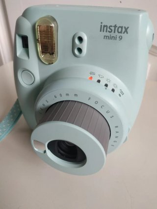 Cámara Fujifilm Instax Mini 9 con aumento