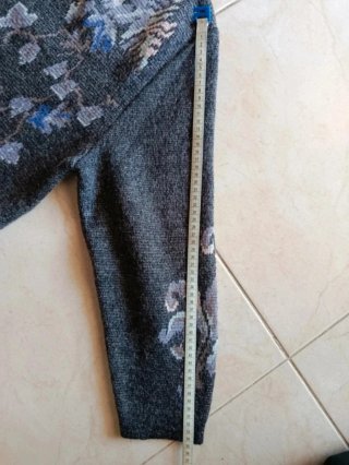 Cárdigan floral gris y morado