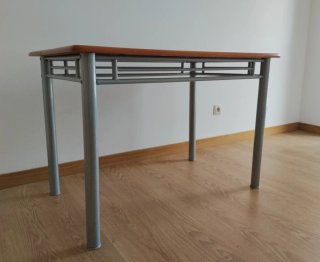 Mesa escritorio madera y metal