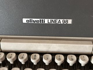 Máquina de escribir Olivetti Línea 98