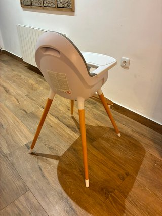 Trona evolutiva madera y gris