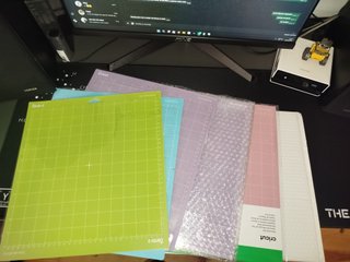 Cricut Maker 3 + Cuchillas y Accesorios
