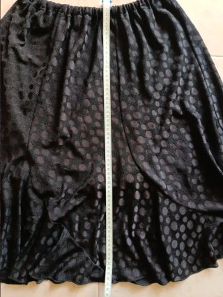 Falda midi lunares negra