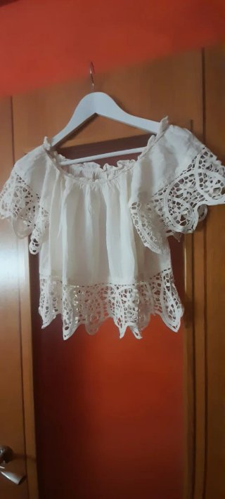 Blusa blanca con encaje