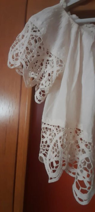 Blusa blanca con encaje