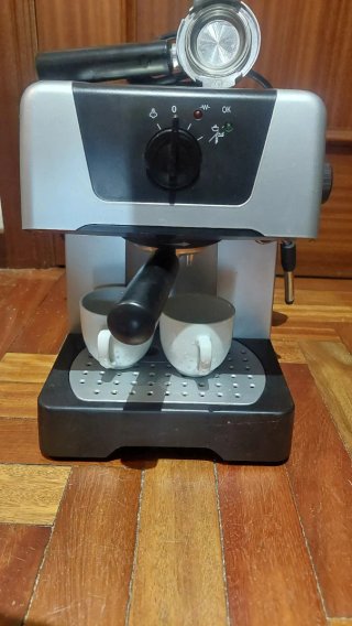 Cafetera Plata y Negra