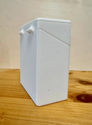 Caja de cartas estilo Game Boy.