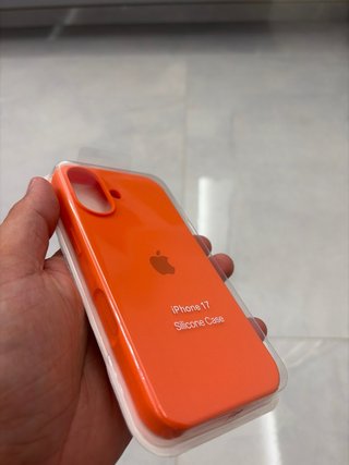 Cover iPhone 17 Arancione Silicone Apple