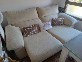 Sofá 2 plazas extensible beige