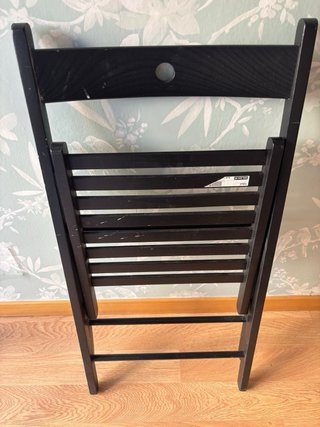 Silla plegable de madera negra