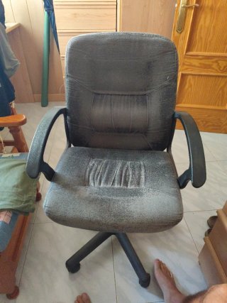 Silla de oficina giratoria negra.Venta física