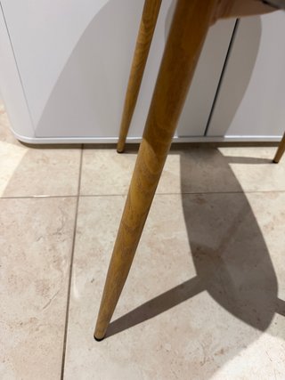 Silla Jysk gris tela y madera