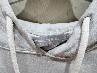 Camiseta sin mangas con capucha gris