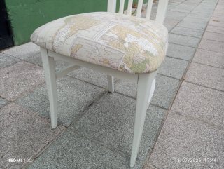 4 Sillas de Madera con Tapicería. Las 4 por 20€