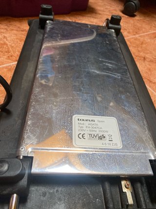 Plancha Eléctrica Taurus 2000W
