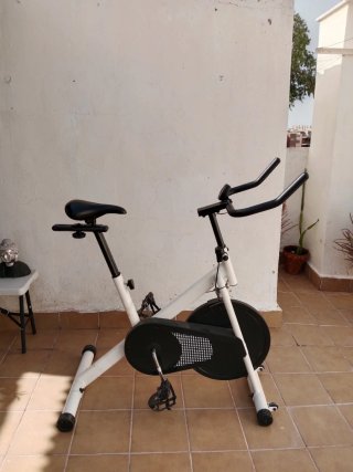 Bicicleta Estática Blanca, se aceptan ofertas