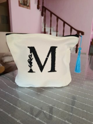 Neceser personalizado letra M con borla