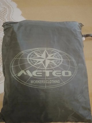 Lote 5 trajes de agua METEO sin estrenar.