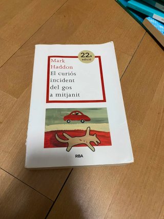 Libro El curiós incident del gos a mitjanit