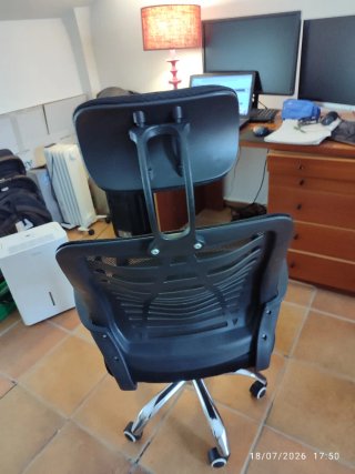 Silla de oficina ergonómica ajustable