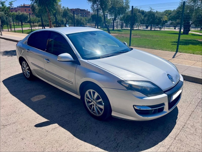 Renault Laguna 2012 - foto 1
