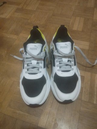 Zapatillas Puma Negras y Blancas