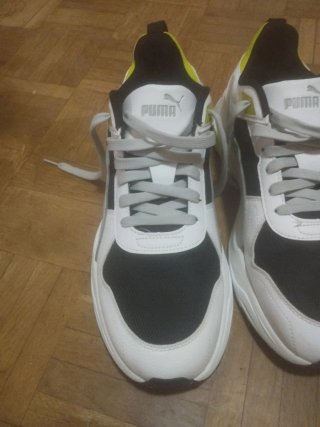 Zapatillas Puma Negras y Blancas