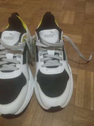 Zapatillas Puma Negras y Blancas