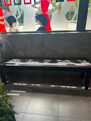 Banco de metal y madera