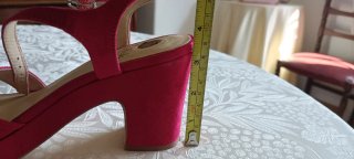 Sandalias tacón fucsia