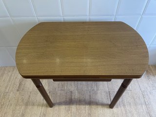Mesa cocina extensible con cajón