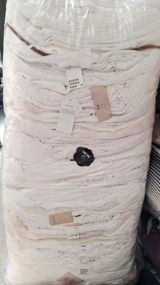 ♻️ Especialistas en ropa usada al por mayor.