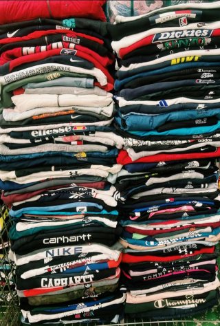 ♻️ Especialistas en ropa usada al por mayor.