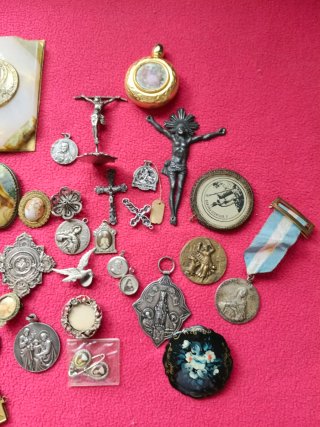 Relicarios de plata pintados a mano