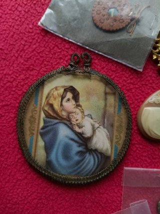 Relicarios de plata pintados a mano