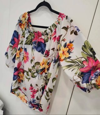 Blusa floreale bianca e colorata