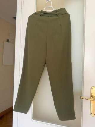 Pantalón verde paper bag con cinturón