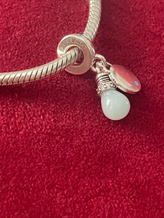 Charm Bombilla Azul