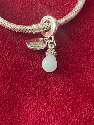 Charm Bombilla Azul